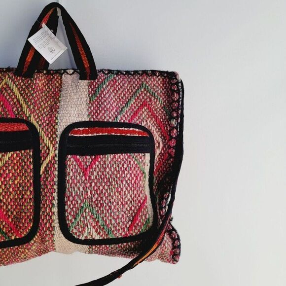 Peruvian Womens Extra Large Pink Black Handloomed Wool Carry On Weekender Bag - Picture 10 of 12